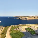 Apartmán Luxury W/ Side Seaviews And Pool, Location Sliema