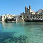 Appartement Luxury W/ Side Seaviews And Pool, Location