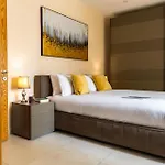 Appartement Luxury W/ Side Seaviews And Pool, Location