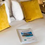 Apartmán Luxury W/ Side Seaviews And Pool, Location Sliema