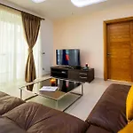 Luxury W/ Side Seaviews And Pool, Location Sliema