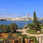 Luxury W/ Side Seaviews And Pool, Location *