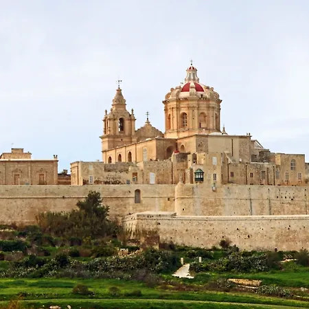 Luxury W/ Side Seaviews And Pool, Location *