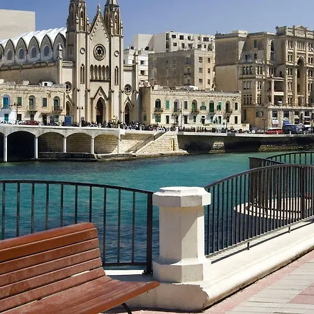 Luxury W/ Side Seaviews And Pool, Location Appartement Sliema