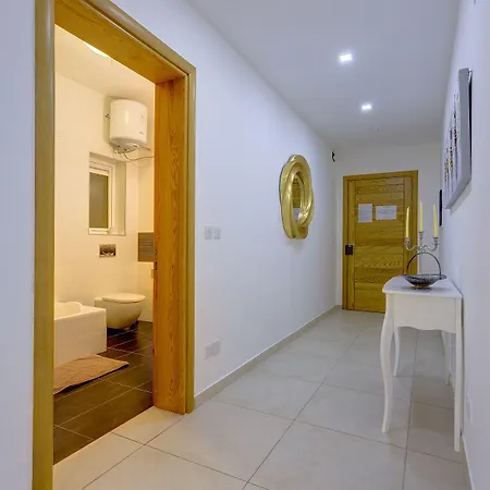 Luxury W/ Side Seaviews And Pool, Location Σλιέμα