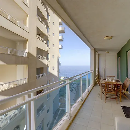 Luxury W/ Side Seaviews And Pool, Location Appartement Sliema
