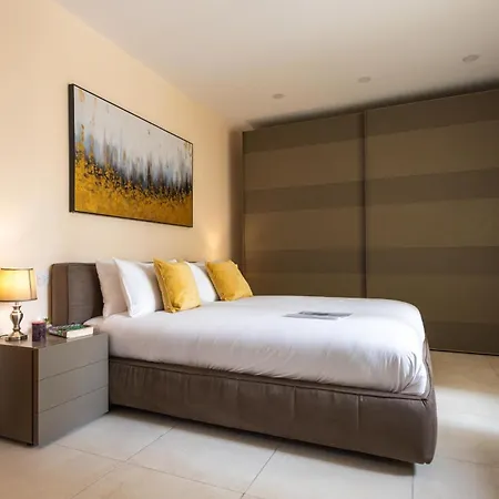 Luxury W/ Side Seaviews And Pool, Location Apartment