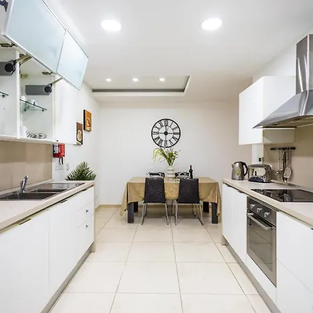 Apartament Luxury W/ Side Seaviews And Pool, Location *