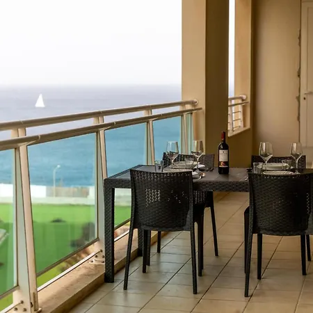 Luxury W/ Side Seaviews And Pool, Location Sliema