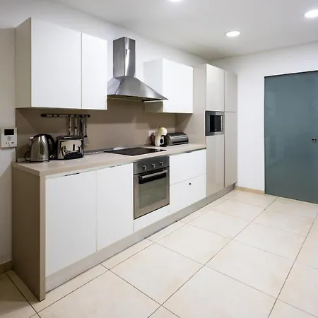 Luxury W/ Side Seaviews And Pool, Location شقة سليمة