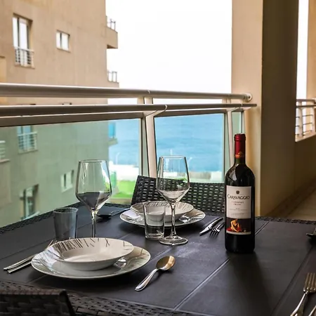 Luxury W/ Side Seaviews And Pool, Location Apartament *