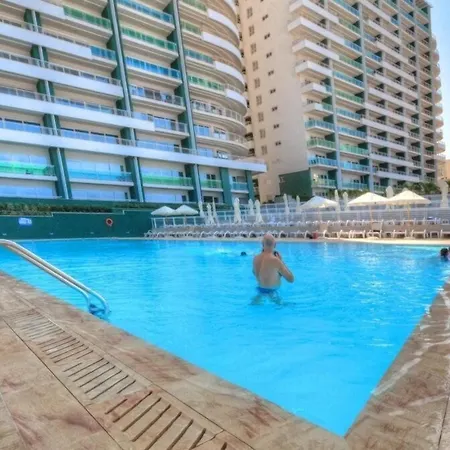 Luxury W/ Side Seaviews And Pool, Location Appartement
