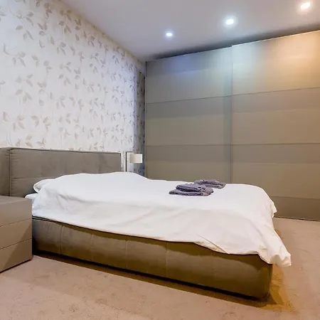 Luxury W/ Side Seaviews And Pool, Location Apartman Sliema