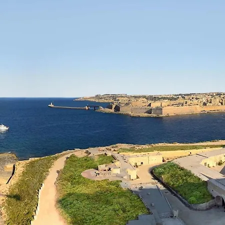 Luxury W/ Side Seaviews And Pool, Location * Sliema