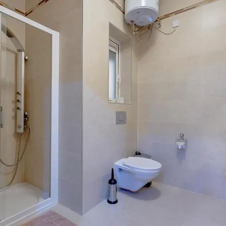 Luxury W/ Side Seaviews And Pool, Location Apartman Sliema