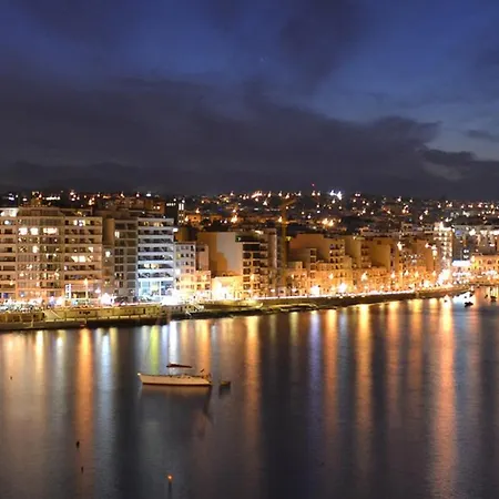 Luxury W/ Side Seaviews And Pool, Location Sliema
