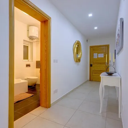 Luxury W/ Side Seaviews And Pool, Location * Sliema