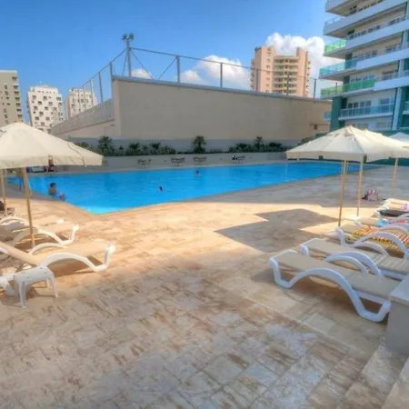 Luxury W/ Side Seaviews And Pool, Location Διαμέρισμα