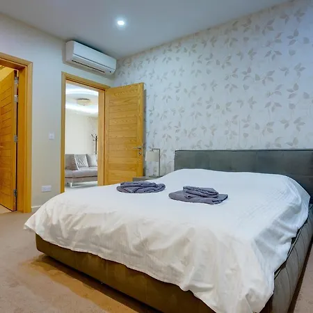 Apartman Luxury W/ Side Seaviews And Pool, Location *