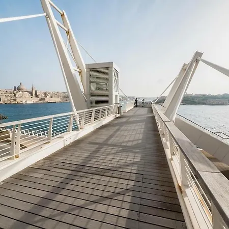 Luxury W/ Side Seaviews And Pool, Location Appartement Sliema