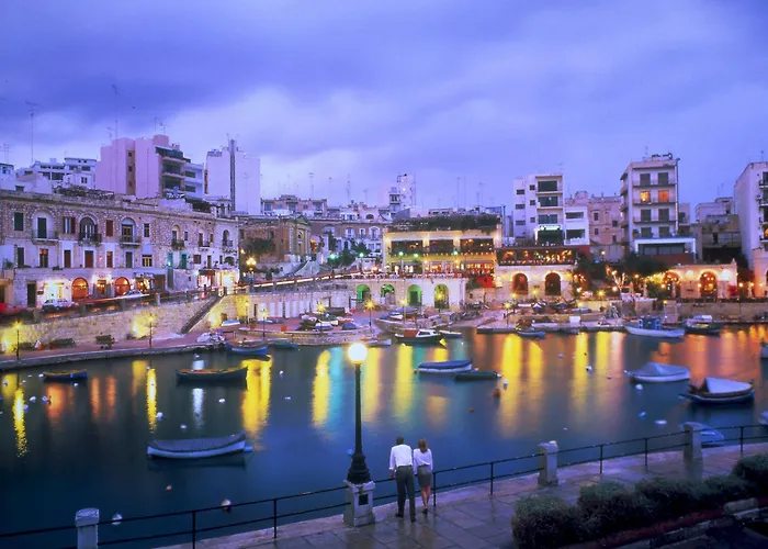 Luxury W/ Side Seaviews And Pool, Location 슬리에마