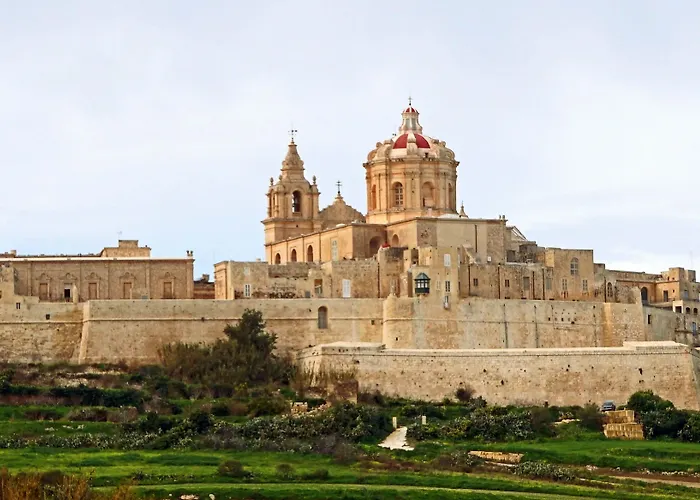 Luxury W/ Side Seaviews And Pool, Location *