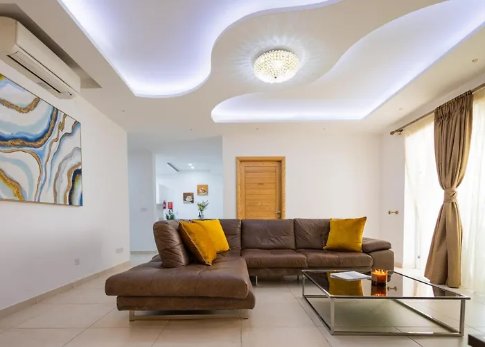 Luxury W/ Side Seaviews And Pool, Location * Sliema