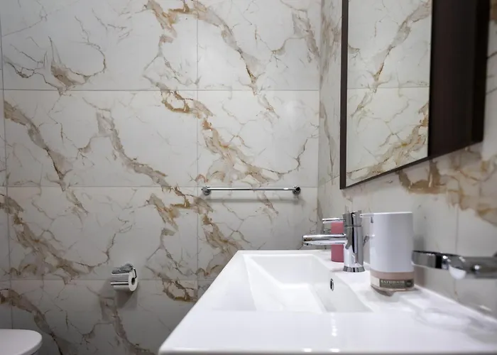 Luxury W/ Side Seaviews And Pool, Location Appartement