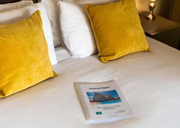 아파트 Luxury W/ Side Seaviews And Pool, Location 슬리에마