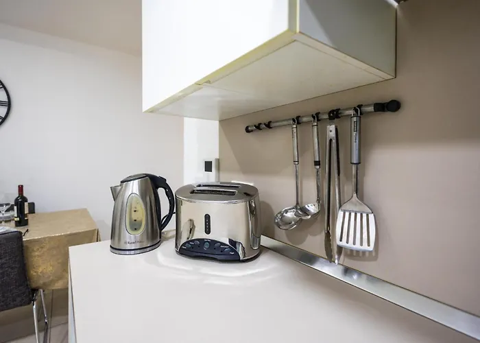 아파트 Luxury W/ Side Seaviews And Pool, Location