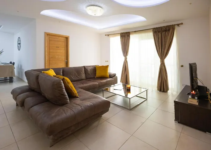 Luxury W/ Side Seaviews And Pool, Location * Sliema
