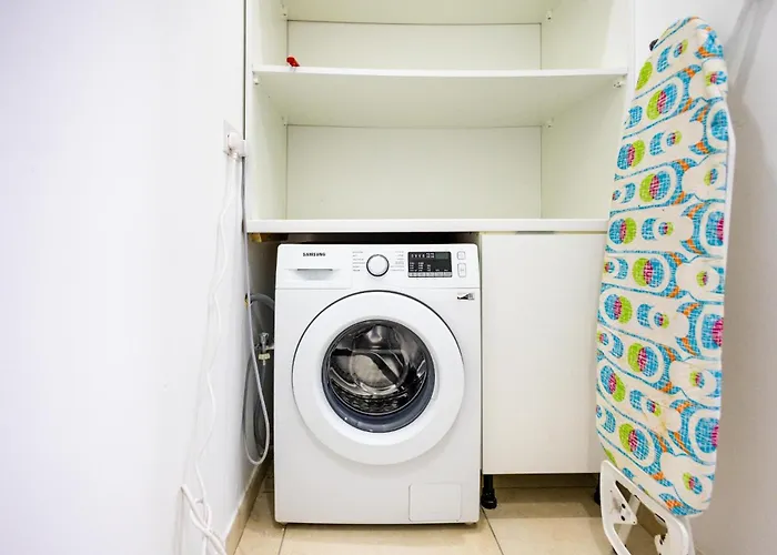 Luxury W/ Side Seaviews And Pool, Location *