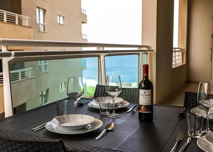 Luxury W/ Side Seaviews And Pool, Location Appartement *