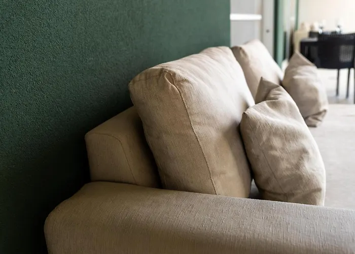 Luxury W/ Side Seaviews And Pool, Location *