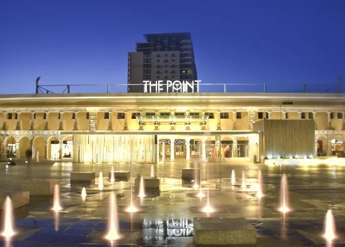 Luxury W/ Side Seaviews And Pool, Location *