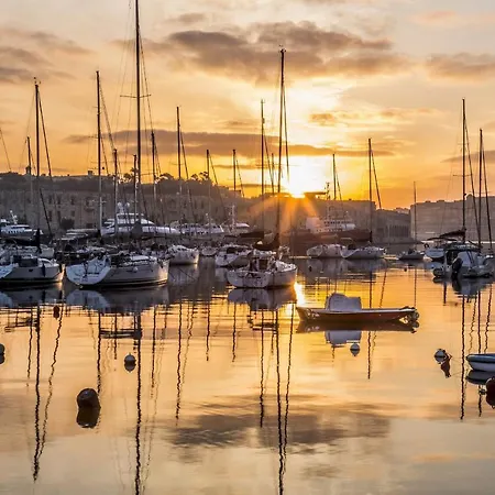 Luxury W/ Side Seaviews And Pool, Location Appartamento